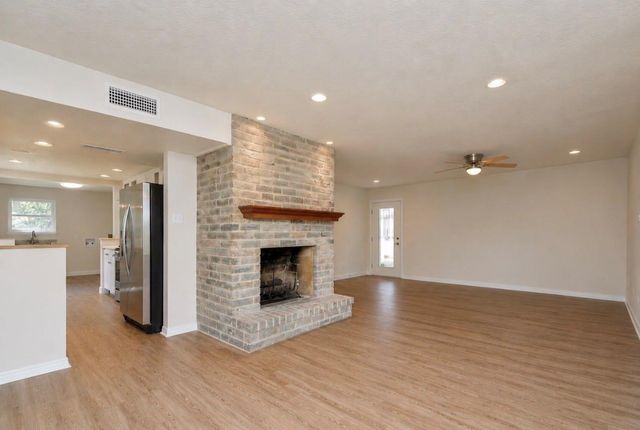 215 County Road 193, Alvin, TX 77511
