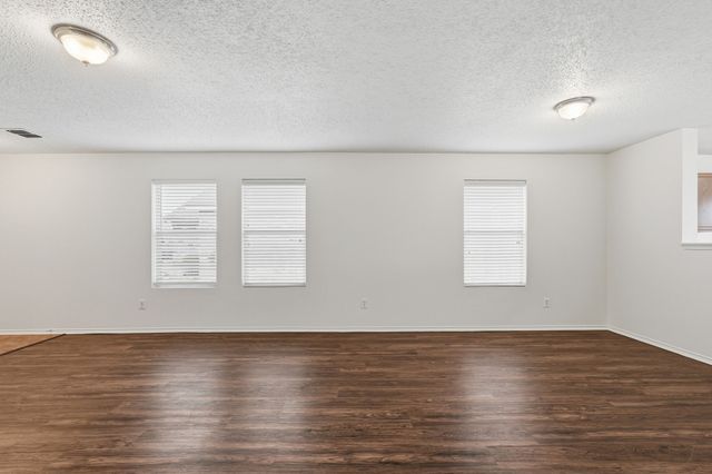 327 Deer Run Drive, Sanger, TX 76266