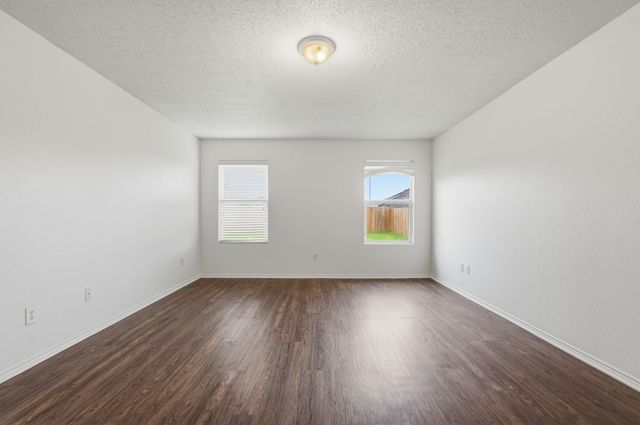 327 Deer Run Drive, Sanger, TX 76266