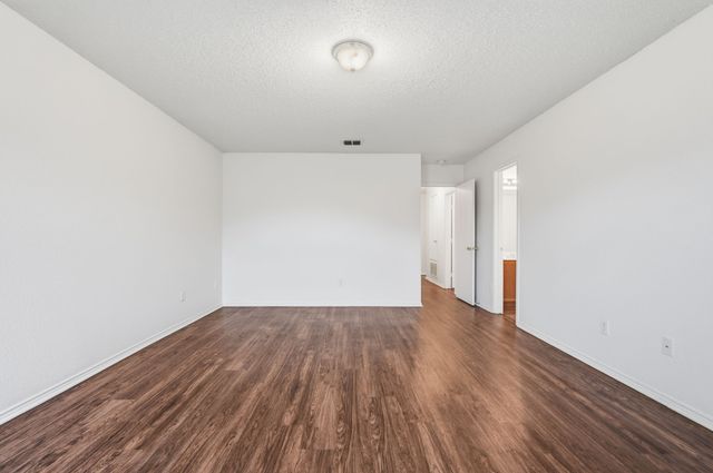 327 Deer Run Drive, Sanger, TX 76266