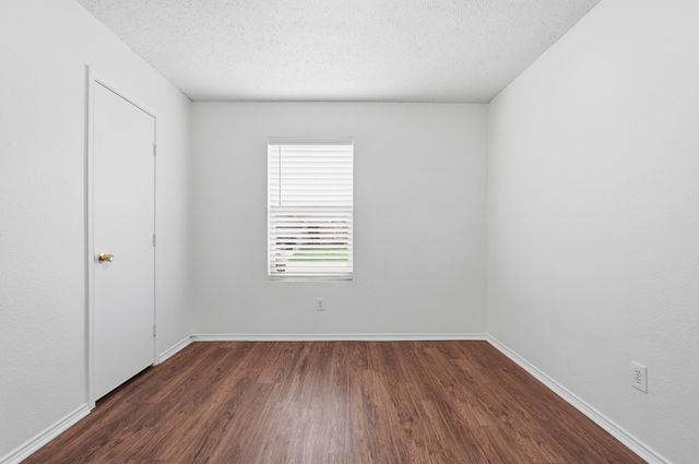 327 Deer Run Drive, Sanger, TX 76266