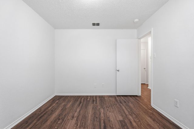 327 Deer Run Drive, Sanger, TX 76266