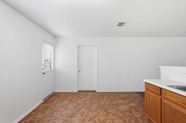 327 Deer Run Drive, Sanger, TX 76266