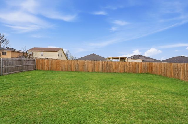 327 Deer Run Drive, Sanger, TX 76266