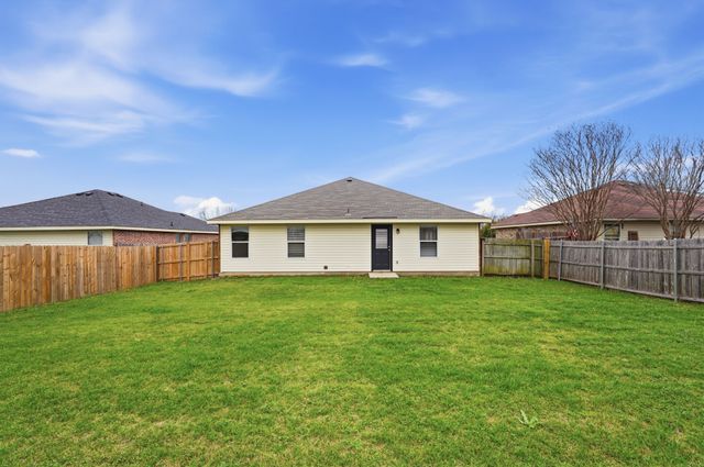 327 Deer Run Drive, Sanger, TX 76266
