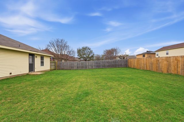 327 Deer Run Drive, Sanger, TX 76266