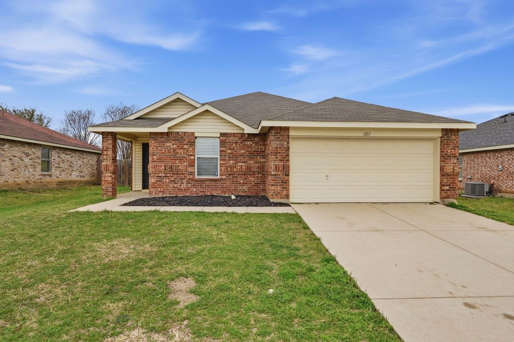 327 Deer Run Drive, Sanger, TX 76266