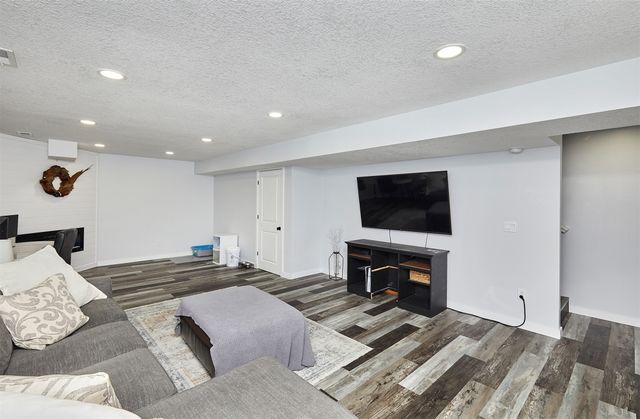 2104 Barry Drive, Adel, IA 50003
