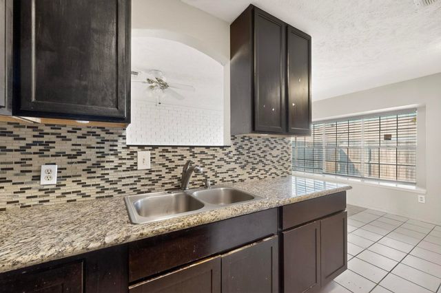 8 W Townhouse Lane 32, Grand Prairie, TX 75052