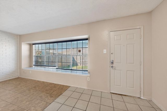 8 W Townhouse Lane 32, Grand Prairie, TX 75052