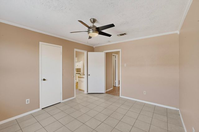 8 W Townhouse Lane 32, Grand Prairie, TX 75052