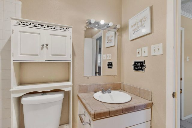 8 W Townhouse Lane 32, Grand Prairie, TX 75052