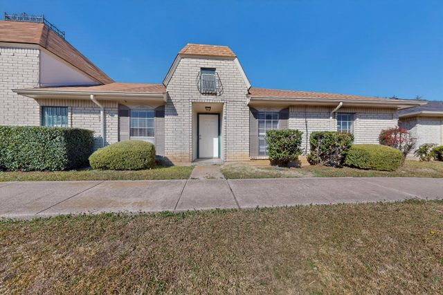 8 W Townhouse Lane 32, Grand Prairie, TX 75052