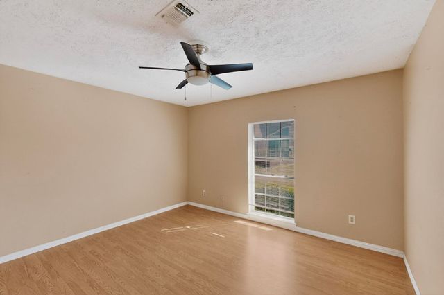 8 W Townhouse Lane 32, Grand Prairie, TX 75052