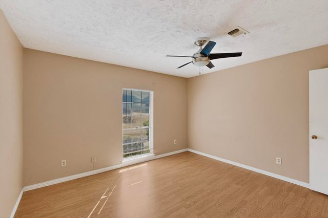 8 W Townhouse Lane 32, Grand Prairie, TX 75052