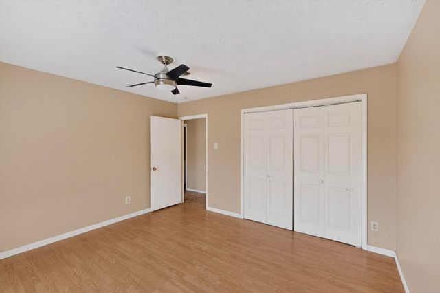 8 W Townhouse Lane 32, Grand Prairie, TX 75052