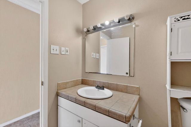 8 W Townhouse Lane 32, Grand Prairie, TX 75052