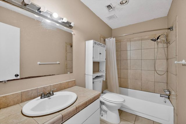 8 W Townhouse Lane 32, Grand Prairie, TX 75052