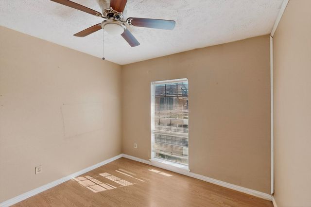 8 W Townhouse Lane 32, Grand Prairie, TX 75052