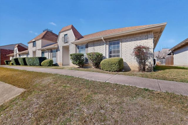 8 W Townhouse Lane 32, Grand Prairie, TX 75052