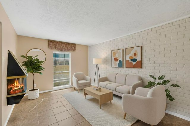 8 W Townhouse Lane 32, Grand Prairie, TX 75052