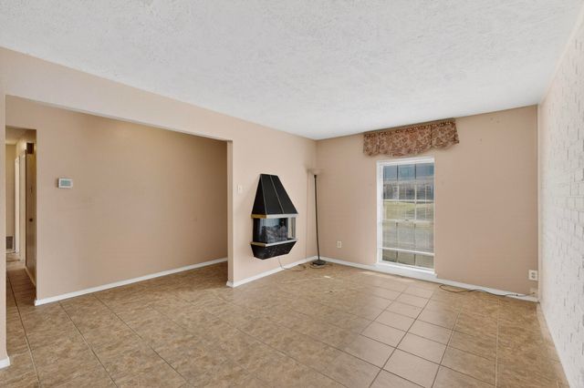 8 W Townhouse Lane 32, Grand Prairie, TX 75052