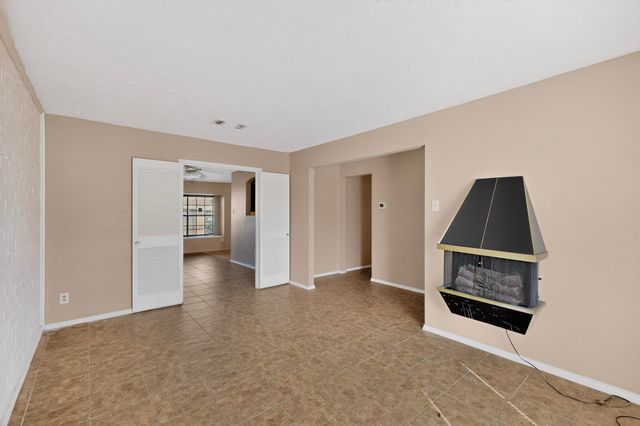 8 W Townhouse Lane 32, Grand Prairie, TX 75052