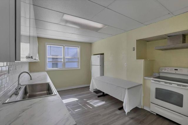 60 Dewey Avenue, Newark, OH 43055