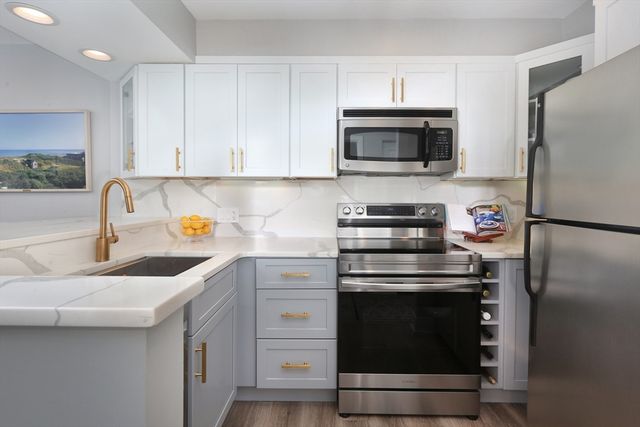 60 Gibson St 104, Boston, MA 02122
