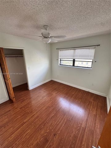 421 Swallow Dr 10, Miami Springs, FL 33166