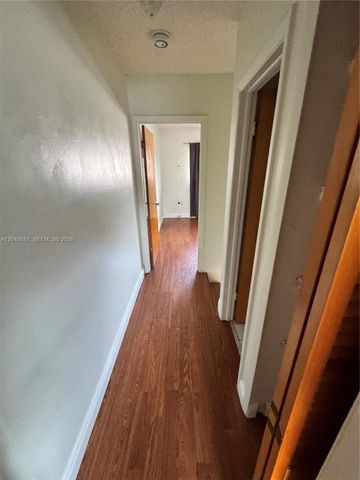 421 Swallow Dr 10, Miami Springs, FL 33166