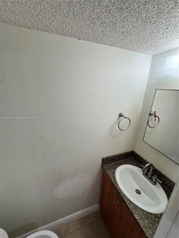 421 Swallow Dr 10, Miami Springs, FL 33166