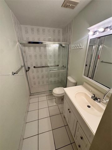 421 Swallow Dr 10, Miami Springs, FL 33166