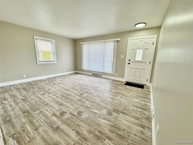 4711 Rosewold Avenue, Royal Oak, MI 48073