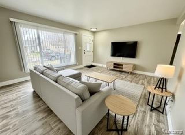 4711 Rosewold Avenue, Royal Oak, MI 48073