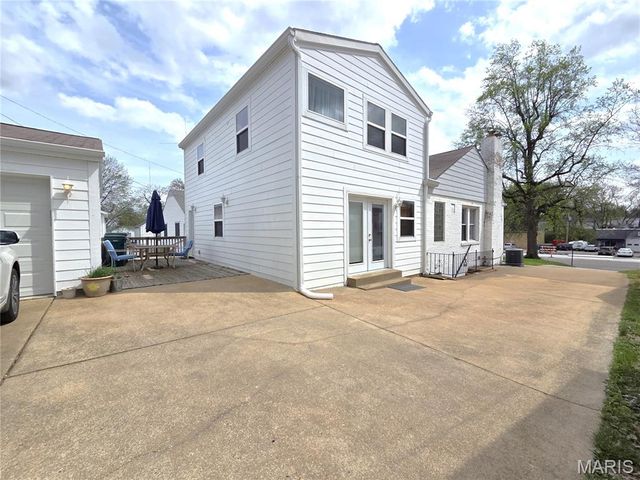 8261 Watson Road, Webster Groves, MO 63119