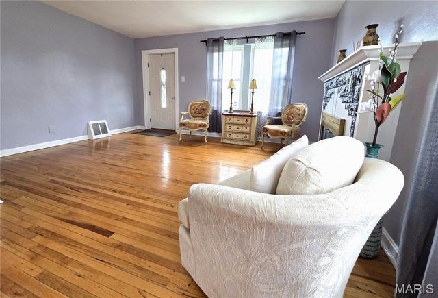 8261 Watson Road, Webster Groves, MO 63119