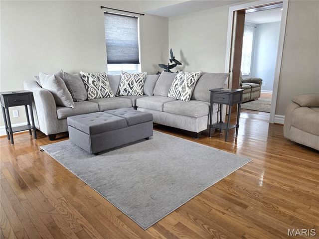 8261 Watson Road, Webster Groves, MO 63119