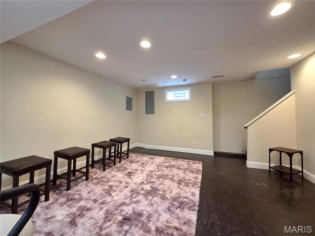 8261 Watson Road, Webster Groves, MO 63119