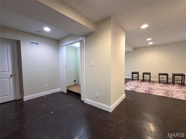 8261 Watson Road, Webster Groves, MO 63119