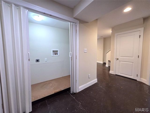 8261 Watson Road, Webster Groves, MO 63119