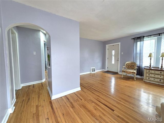 8261 Watson Road, Webster Groves, MO 63119