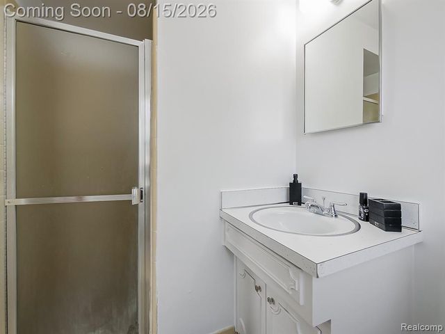 21131 Harvard Road, Southfield, MI 48076