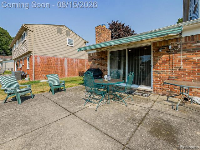 21131 Harvard Road, Southfield, MI 48076