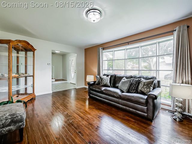 21131 Harvard Road, Southfield, MI 48076