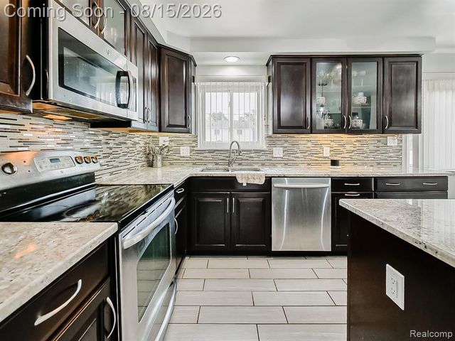 21131 Harvard Road, Southfield, MI 48076