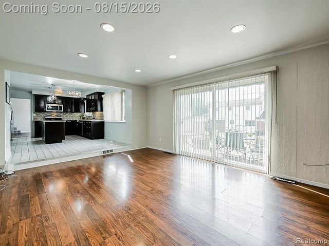 21131 Harvard Road, Southfield, MI 48076
