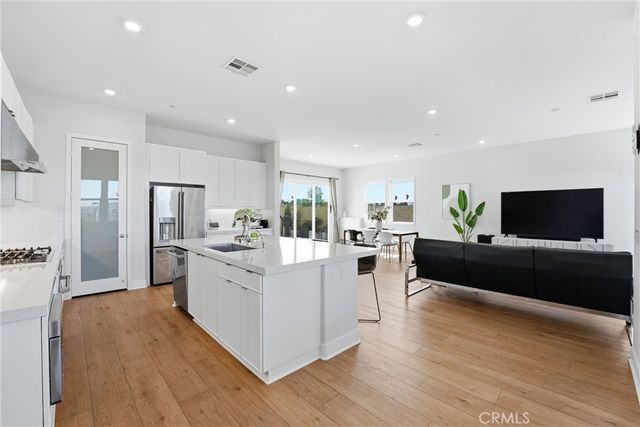 458 Loon, Irvine, CA 92618