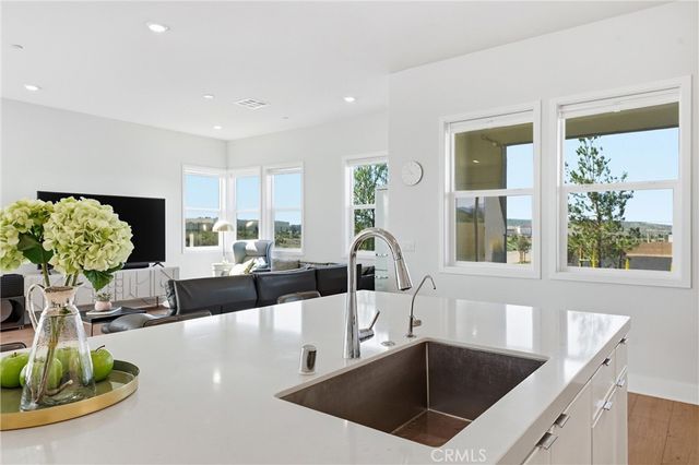 458 Loon, Irvine, CA 92618