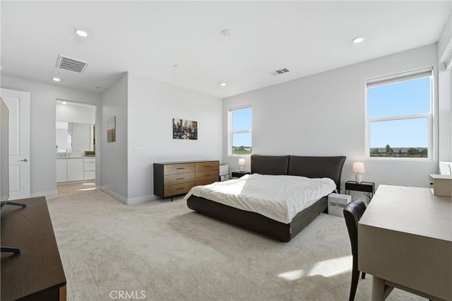 458 Loon, Irvine, CA 92618